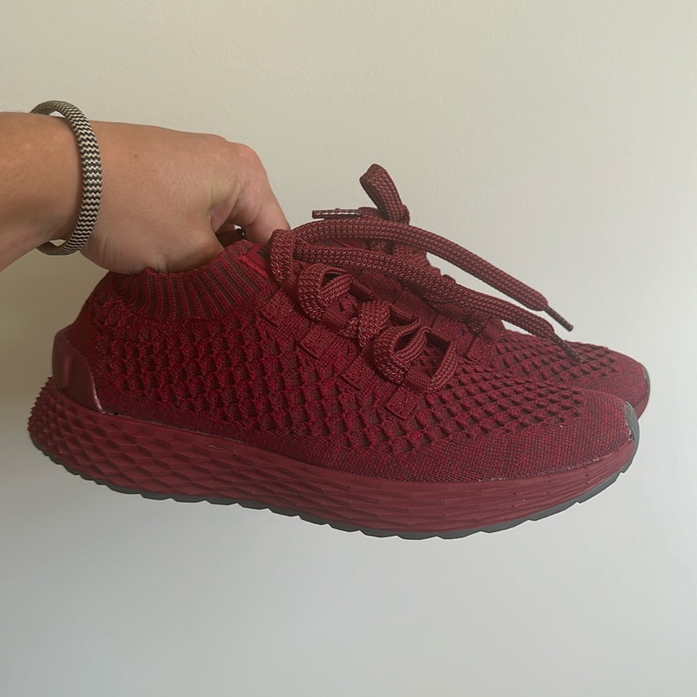 BRAND NEW NOBULL Runners - Womens Size 7, Mens Size 8.5